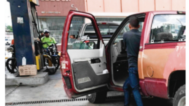 Presidente de Pdvsa promete fin de la escasez de gasolina