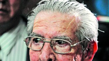 Abogado pide cerrar el proceso contra Ríos Montt