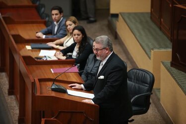 Ministro de Gobierno presenta proyecto que crea 'vale de transporte'