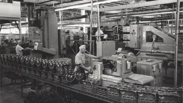 Por qué Henry Ford creó la semana laboral de 5 días hace 100 años y cómo la medida impactó al mundo