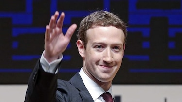 Mark Zuckerberg dice que busca rehacer el mundo que Facebook creó