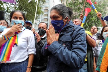 Indígena que pelea paso a balotaje denuncia posible fraude en Ecuador