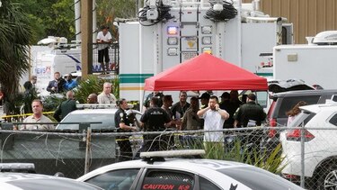 Seis muertos, incluido el atacante, en tiroteo en Orlando