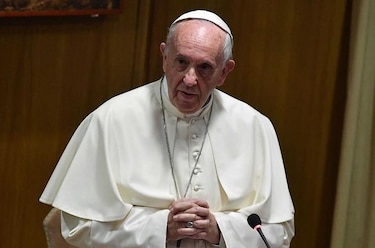 Queman autobús y protestan por visita del papa Francisco a Chile