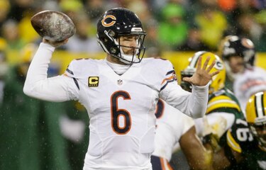 Cutler y Bears amargan a Packers en jornada de homenaje a Favre