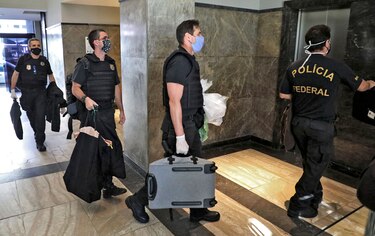 Allanan casa del gobernador de Río por supuestas anomalías en contratos tras crisis por Covid-19