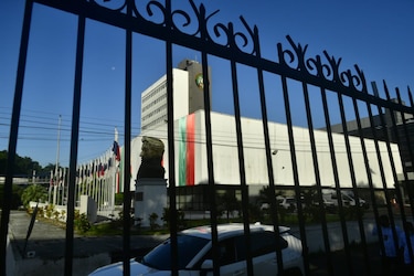 Asamblea adjudica tres contratos directos por más de medio millón de dólares para reparar edificios