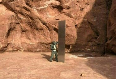 Misterioso ‘obelisco’ descubierto en desierto de Estados Unidos dispara teorías