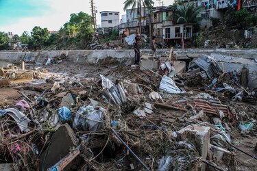 El tifón Kalmaegi toca tierra en Vietnam tras dejar más de 100 muertos en Filipinas