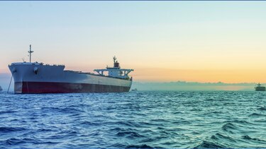 OMI acuerda meta de cero descargas de plástico al mar desde buques para 2030