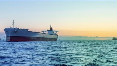 OMI acuerda meta de cero descargas de plástico al mar desde buques para 2030