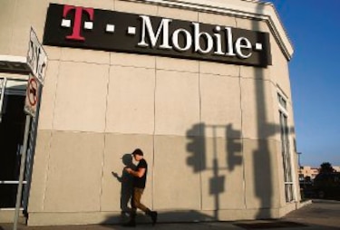 SoftBank Corp negocia compra de T-Mobile US