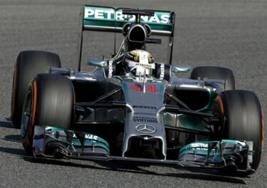 Hamilton ratifica su poderío y lidera entrenamientos en Barcelona