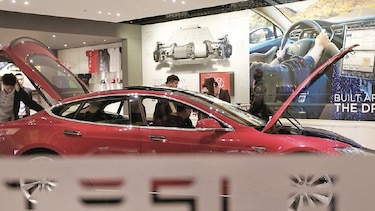 Tesla reduce precios en China por disputa con EU