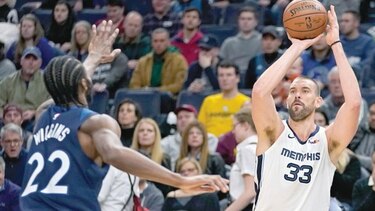 LeBron James anota 51 puntos y Gasol se luce en la NBA
