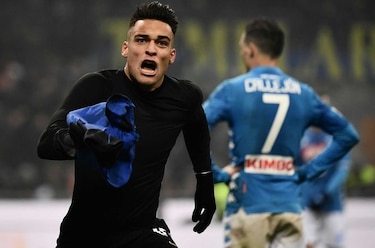 Napoli cae en el descuento ante Inter