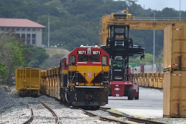 Falta de capacidad en los puertos limita crecimiento del ferrocarril transístmico en Panamá