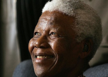 Nuevo libro sobre Nelson Mandela suscita controversia
