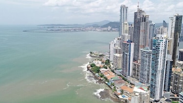 Aguas de la bahía mejoran; aún hay riesgo para la salud