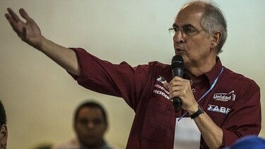Alcalde venezolano Ledezma recibe alta médica y es trasladado a su casa