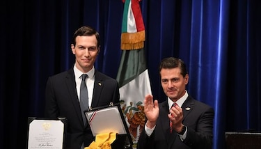 Peña Nieto condecora a yerno de Trump por su 'extraordinario aporte  a la relación México-Estados Unidos'