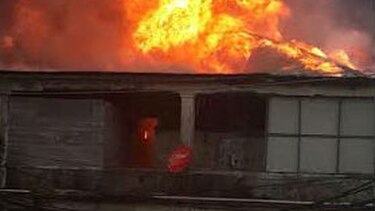 Bomberos reportan un incendio entre calles 5 y 6 de Colón