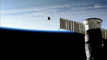 Nave con robot humanoide ruso se acopló a estación espacial