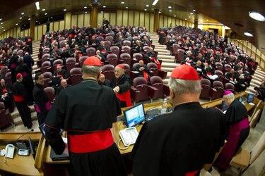 Los cardenales celebrarán el 5 y 6 marzo sólo una reunión al día