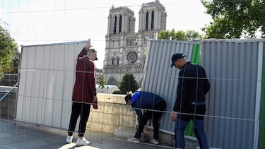 Comienzan labores para eliminar partículas de plomo en los alrededores de Notre Dame