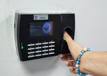Aunque bajó el número de funcionarios eventuales, enero dejó una planilla más cara que hace un año 