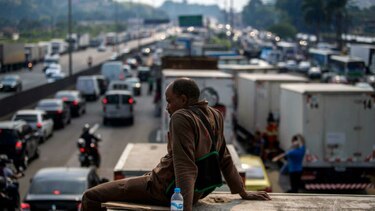 La huelga de transportistas continúa en Brasil pese a la intervención del ejército