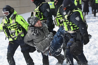 La policía de Canadá detiene a 70 manifestantes en Ottawa