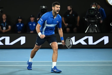 Djokovic derrota a Alcaraz y jugará semifinales ante Alexander Zverev