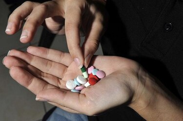 Muertes por sobredosis abruman a médicos forenses en EU