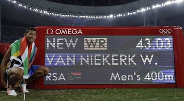 El sorprendente Wayde Van Niekerk rompe marca de Michael Johnson