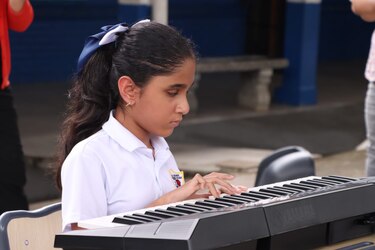 Meduca entrega 11 órdenes de proceder por $86 millones para mejoras y construcción de escuelas