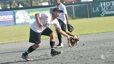 Los Santos busca su identidad para el torneo juvenil