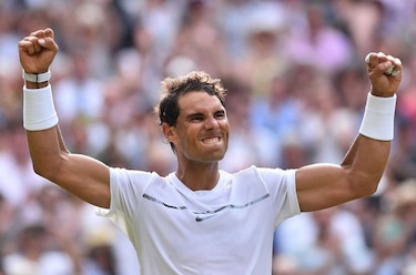 Baja de Roger Federer en París deja el camino libre a Nadal para terminar como número uno