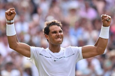 Baja de Roger Federer en París deja el camino libre a Nadal para terminar como número uno