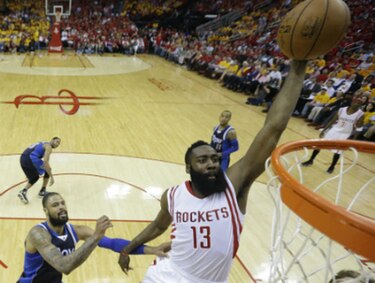Rockets liquidan serie frente a Mavericks; Spurs vencen a Clippers