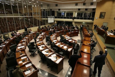 Diputados no reclaman a Martinelli, por el tema de los 'dossier'