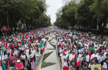 En medio de protestas comisiones del Senado mexicano aprueban en lo general reforma del Poder Judicial