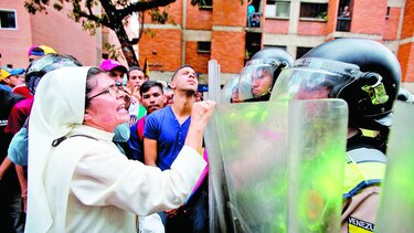 MUD exige referendo asediada por policías