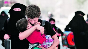 Miles de personas vuelven a Manbij