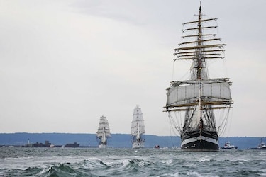 Los más hermosos veleros del mundo desfilan en El Havre