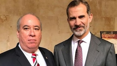 Ayú Prado coincide con el rey de España en acto de la Real Academia Española