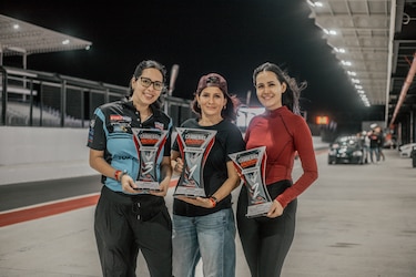 Madres, empresarias y veloces: las mujeres que dominan el drag en Panamá
