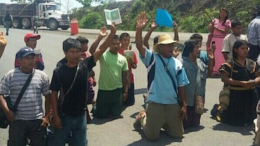 Indígenas cierran por media hora vía Interamericana y advierten de más protestas