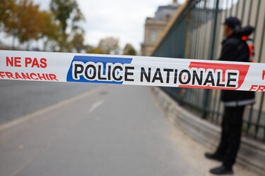 Cuatro ladrones del museo del Louvre se llevaron ocho joyas de las nueve que robaron inicialmente