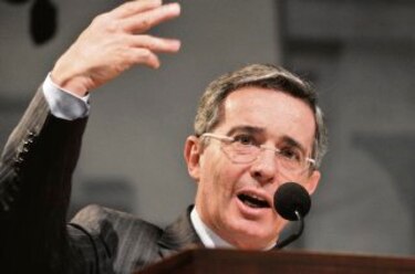 Senado da luz verde a debate contra Álvaro Uribe